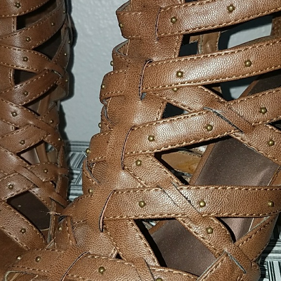 Cute brown strappy heels - Picture 3 of 3
